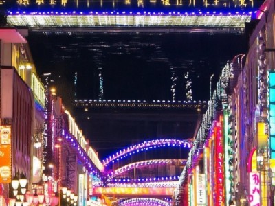 商贸街亮化工程顺利开展，城市之桥亮化计划顺利推进