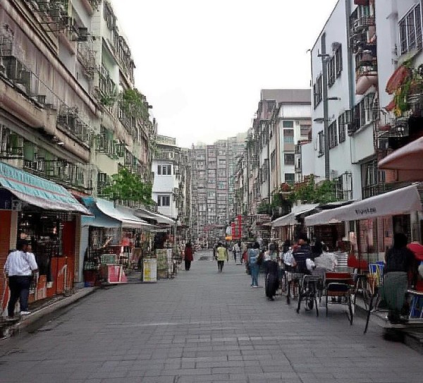 荔河商贸中心，机遇与挑战并存的新闻报道