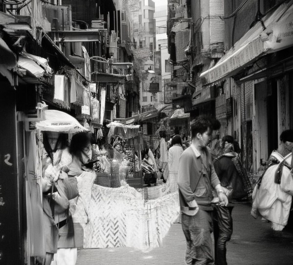 关于哈尔滨商贸服务人员若干问题