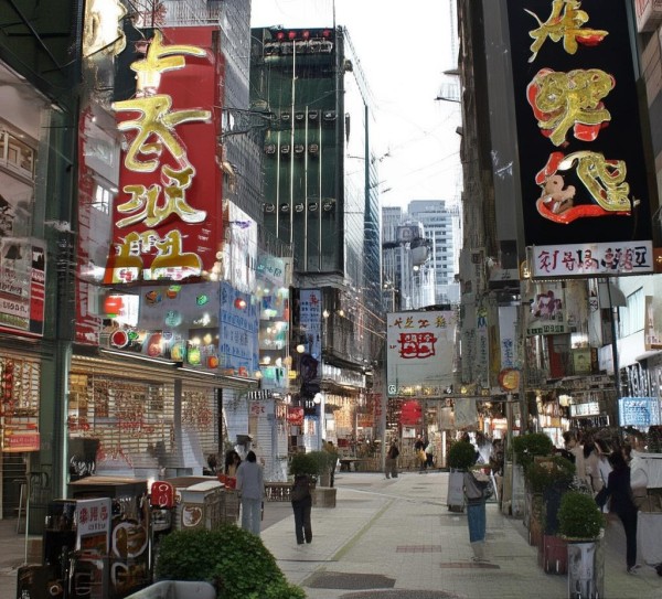 无锡金桥商贸城，城市新闻地标与经济中心