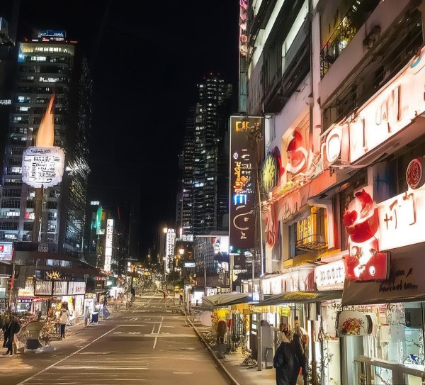 东城市商贸城新闻报道部在数字时代下的商业升级